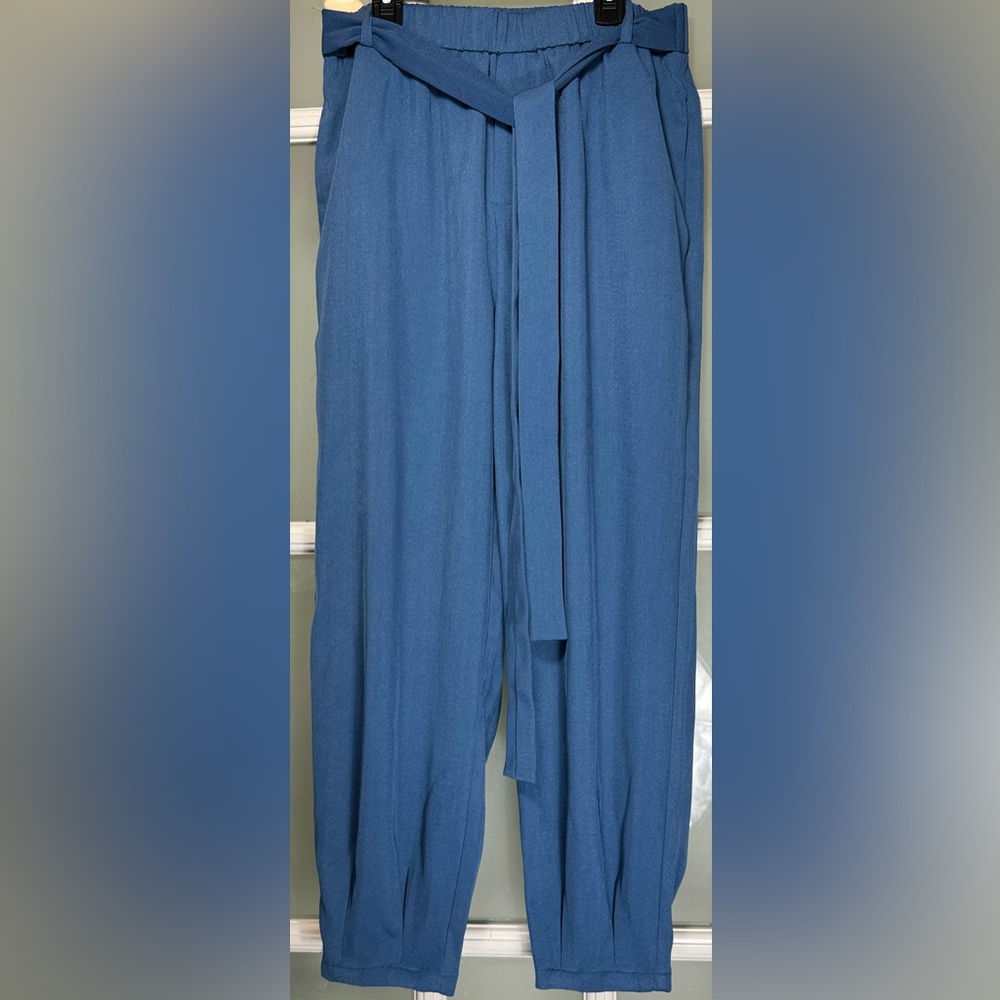 SHEIN Cropped Belted Pants